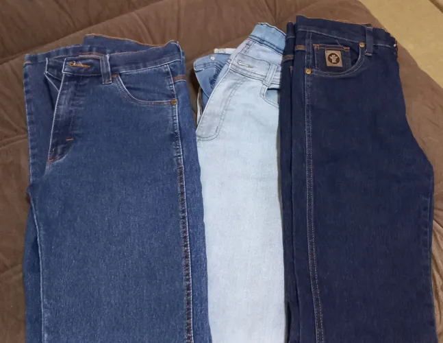 3 Calças Jeans - preço descrição