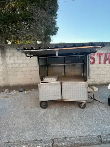 VENDO BARRACA PARA LANCHES.