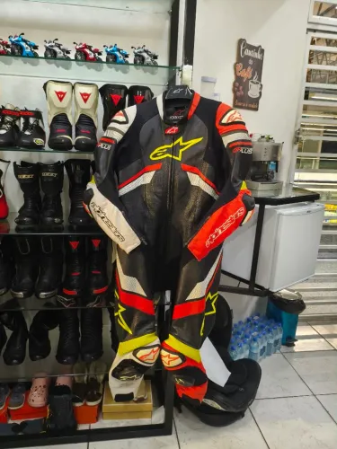 Macacão Alpinestars 52 Eur GP plus V3 zero estado de novo
