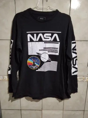 Camiseta Manga Longa NASA - Estilo e Conforto!