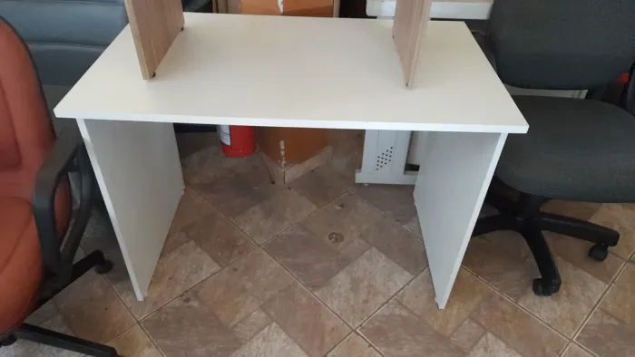 Mesa reta escrivaninha- Em ótimo estado