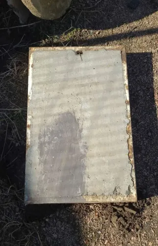 Tampa de concreto reforçada