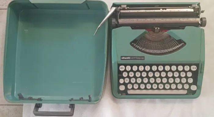 Máquina escrever Olivetti Lettera 82
