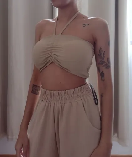 Top cropped novo