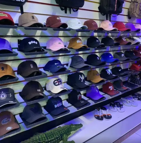 Expositor suporte para boné de painel canaletado