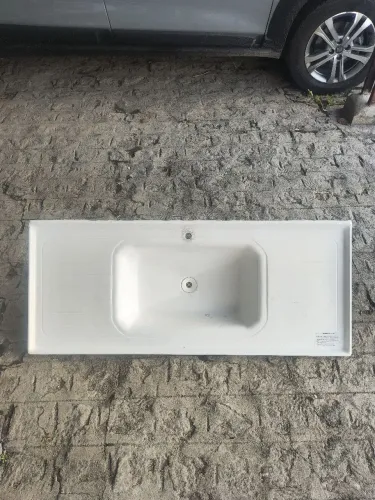 BANCADA DE COZINHA EM MÁRMORE SINTÉTICO 