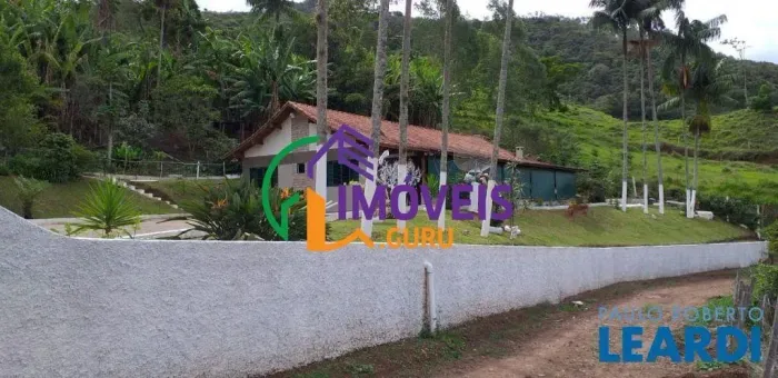 CHACARA - LARANJEIRAS DE CALDAS - MG