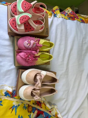 Sandálias e Sapatos Melissa Infantis 04 pares- Tamanhos 25