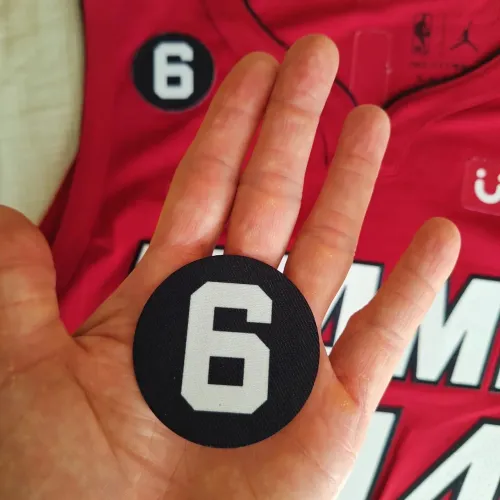 Memorial patch NBA Bill Russel temporada 2022-23 , ideal para customizar sua jersey nike