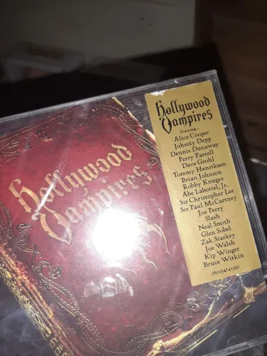 CD Hollywood Vampires - Alice Cooper, Johnny Depp e outros (lacrado)