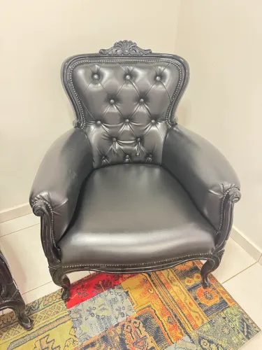 Poltronas estilo Imperador em couro 