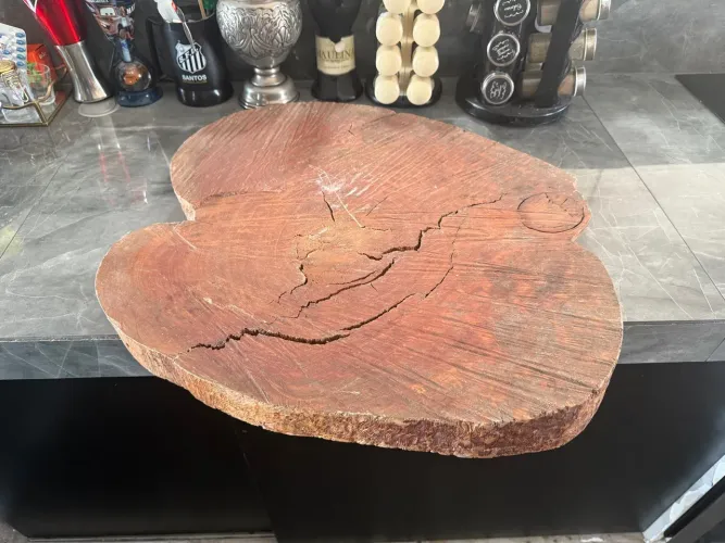 Tábua de corte rústica em madeira nobre