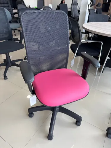 Cadeira de Escritório Ergonômica com Rodinhas - Conforto e Estilo