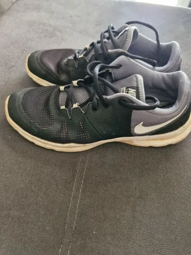 Tênis Nike Preto e Cinza
