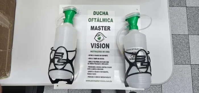Ducha Oftalmica com suporte de parede