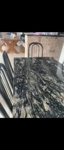 Mesa de granito + 8 cadeiras 