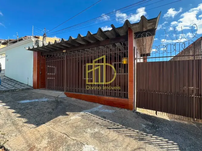Casa Térrea com Dois Quintais, Pomar e Área de Churrasco Jardim Helena Cristina, Sorocaba