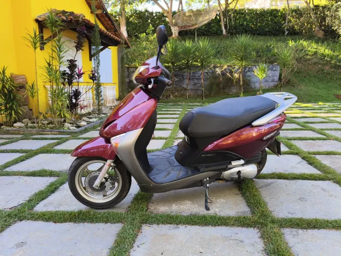 Honda Lead muito nova!