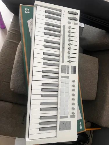 Controlador Novation MK4 Branco