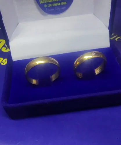 Alianças Pedra Diamantes Ouro 18 Kilates Noivado Peso 5.9 Gramas 4.20 mm