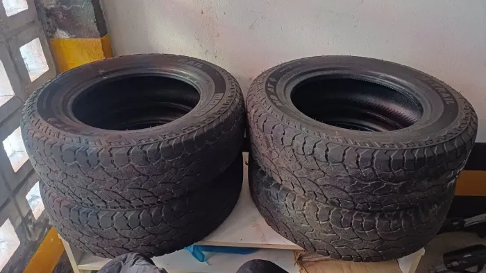 04 Pneus 205/70/R15 AT Momo M8