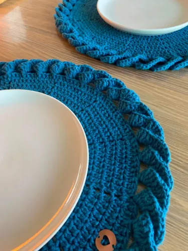 Kit com 2 Sousplats de Crochê Azul - Mesa Posta, Jantar e Decoração ?
