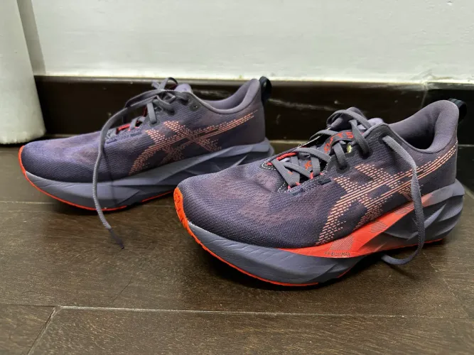 Tênis ASICS novablast 5