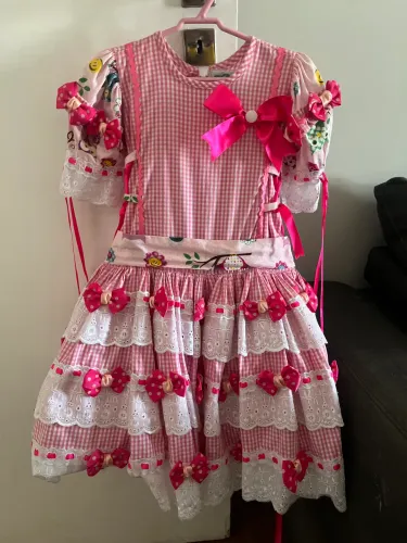 Vestido junino rosa, ótima qualidade, para crianças de 5 até 7 anos