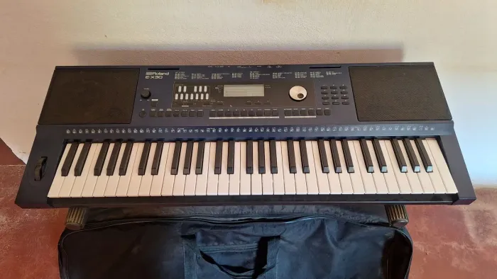 Teclado Arranjador Roland E-X30 - Ótimo estado.