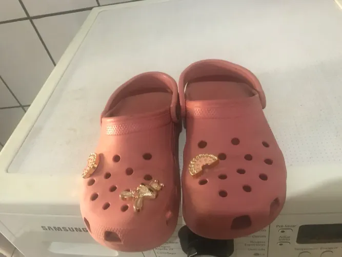 Crocs 37