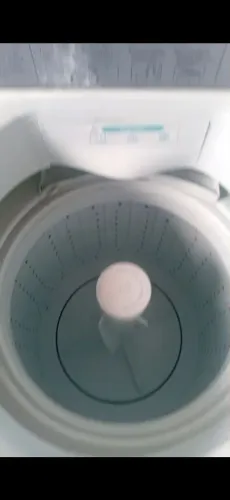 So n sei a voltagem dela mas e 8 g