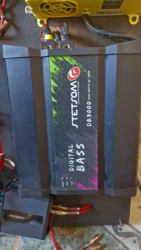 Som automotivo, db 3000 1ohm, vendo ou troco por outra da mesma de 2ohms. Hl 1200, vendo..