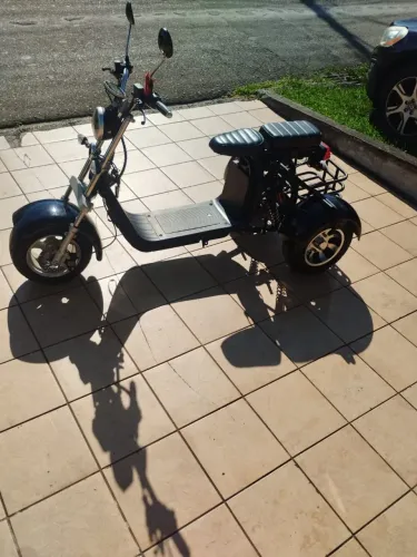 Triciclo scooter elétrico