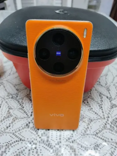 VIVO X100 PRO 1 TB MEMORIA 32 DE RAM VENDO OUTRO NEGOCIO