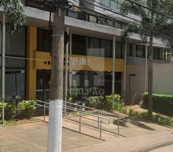 loja esquina imponente com toda faixada em vidro vagas frontais, rua de alto movto pedestr