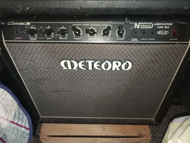 Cubo de guitarra meteoro f100