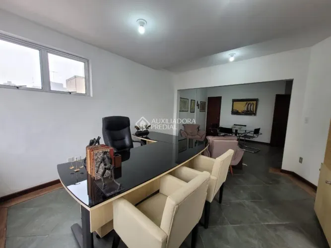 Cobertura comercial com 75m² mobiliada e duas vaga no bairro Auxiliadora