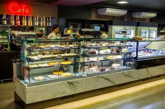 PADARIA E CONFEITARIA COMPLETA, INSTALAÇÃO APENAS 6 MESES DE USO! PARA RETIRAR DO LOCAL. 