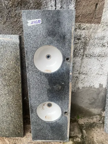 Pias e granitos