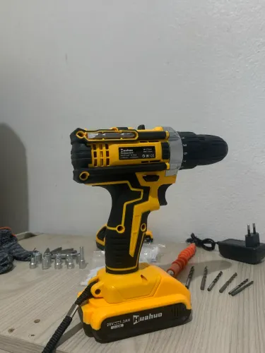 ?Parafusadeira/Furadeira de Impacto a Bateria 26V Bivolt ?