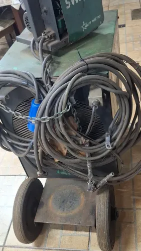 Vende máquina solda Mig com cabos e funcionando perfeitamente