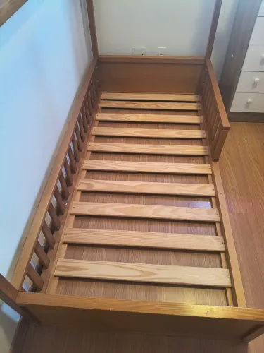 Cama montessoriana infantil