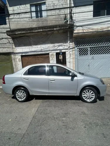 Toyota Etios XLS Sedan 1.5 Flex 16V 4P Mec. 2015