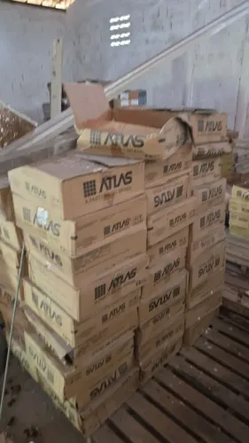 Cerâmicas atlas e portobello, vendo 110 metros cinza e 110 metros da bege