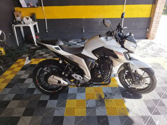 Yamaha FZ25 - Fazer 250