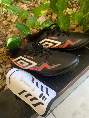 Chuteira umbro society 36