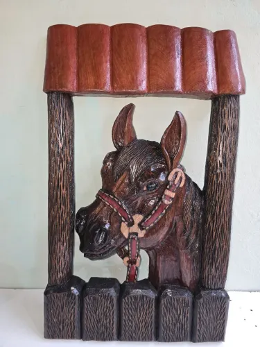 Arte Madeira entalhada-Cavalo