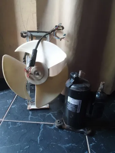 Vendo compressor de 12 mil BTUs e moto ventilador 