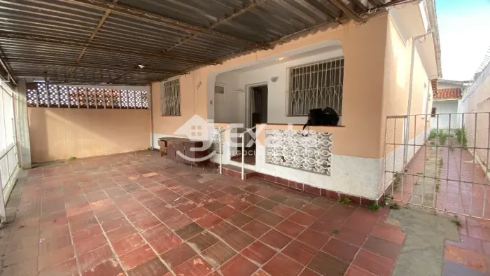 Casa térrea com 2 quartos, 2 banheiros + edícula completa para venda na Vila Haro, Zona Le