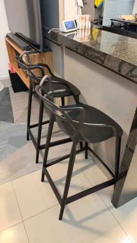 Bancos Altos com Encosto (par) ? estilo Kartell Masters